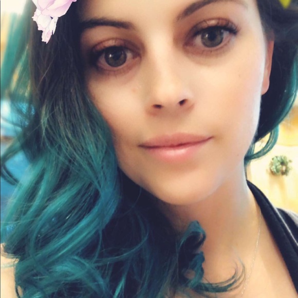 Meet your Posher, Sierra - Picture 1 of 1